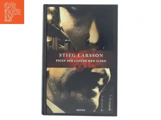 Pigen der legede med ilden af Stieg Larsson (Bog)