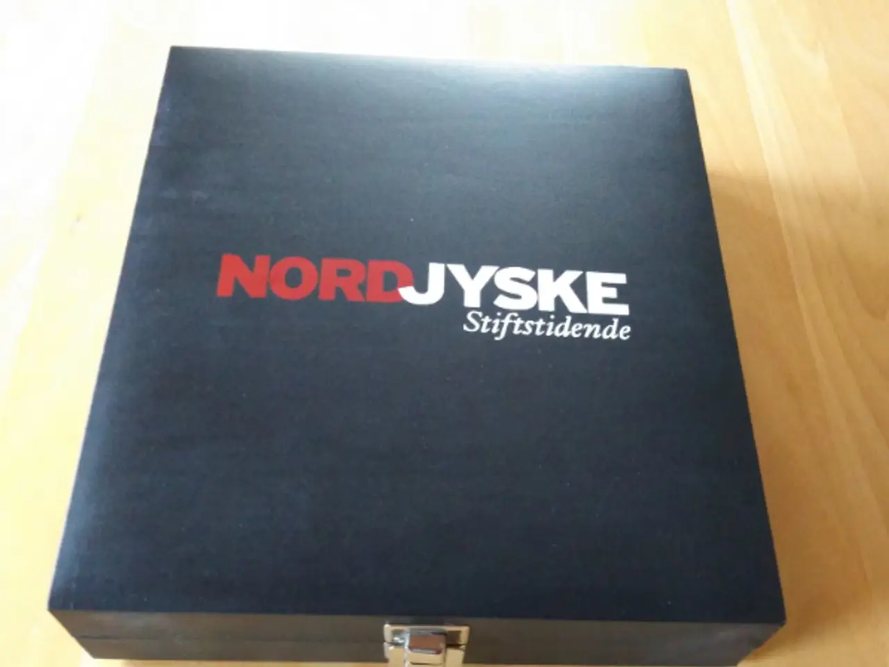 Billede 3 - Spilleboks med bl.a. skak, dam og backgammon