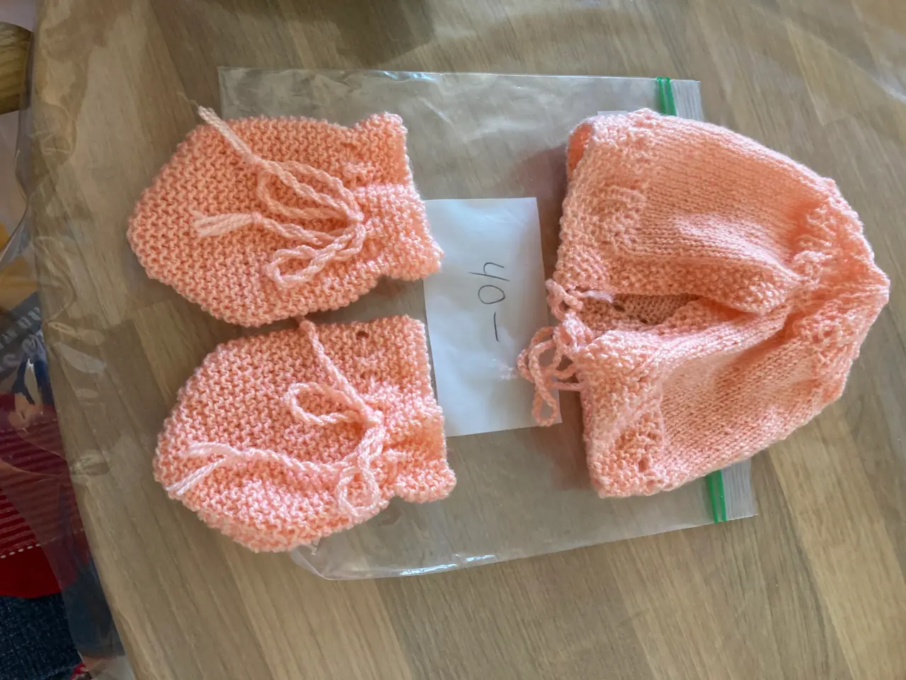Billede 1 - Kyse og vanter til en lille baby.
