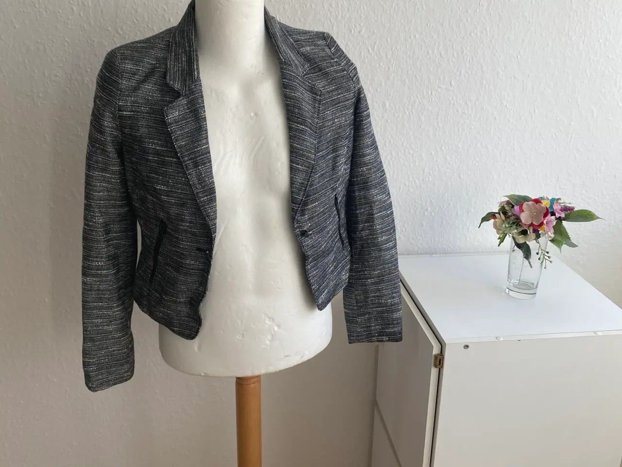 Billede 2 - Glimmer grå blazer