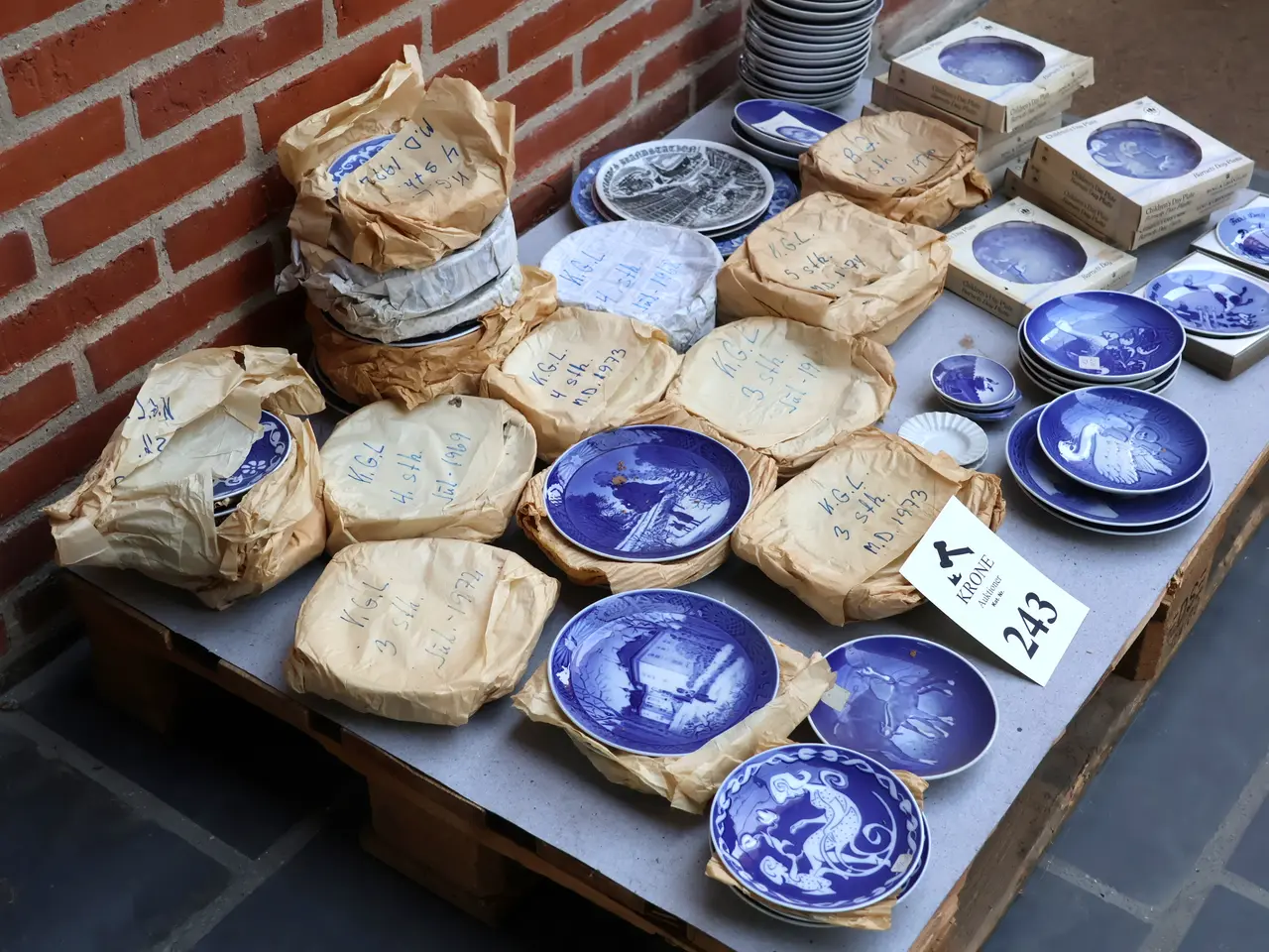 Billede 4 - Ca 105 Stk Royal Copenhagen platter.