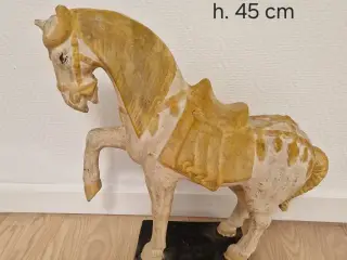 Hest i keramik