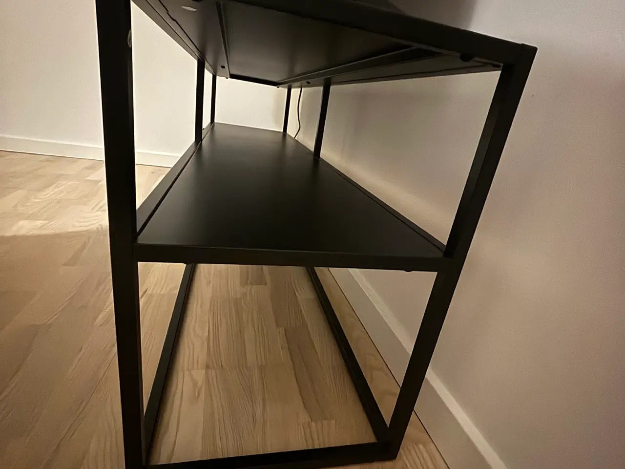 Billede 3 - JYSK VIRUM TV-bord i sort metal