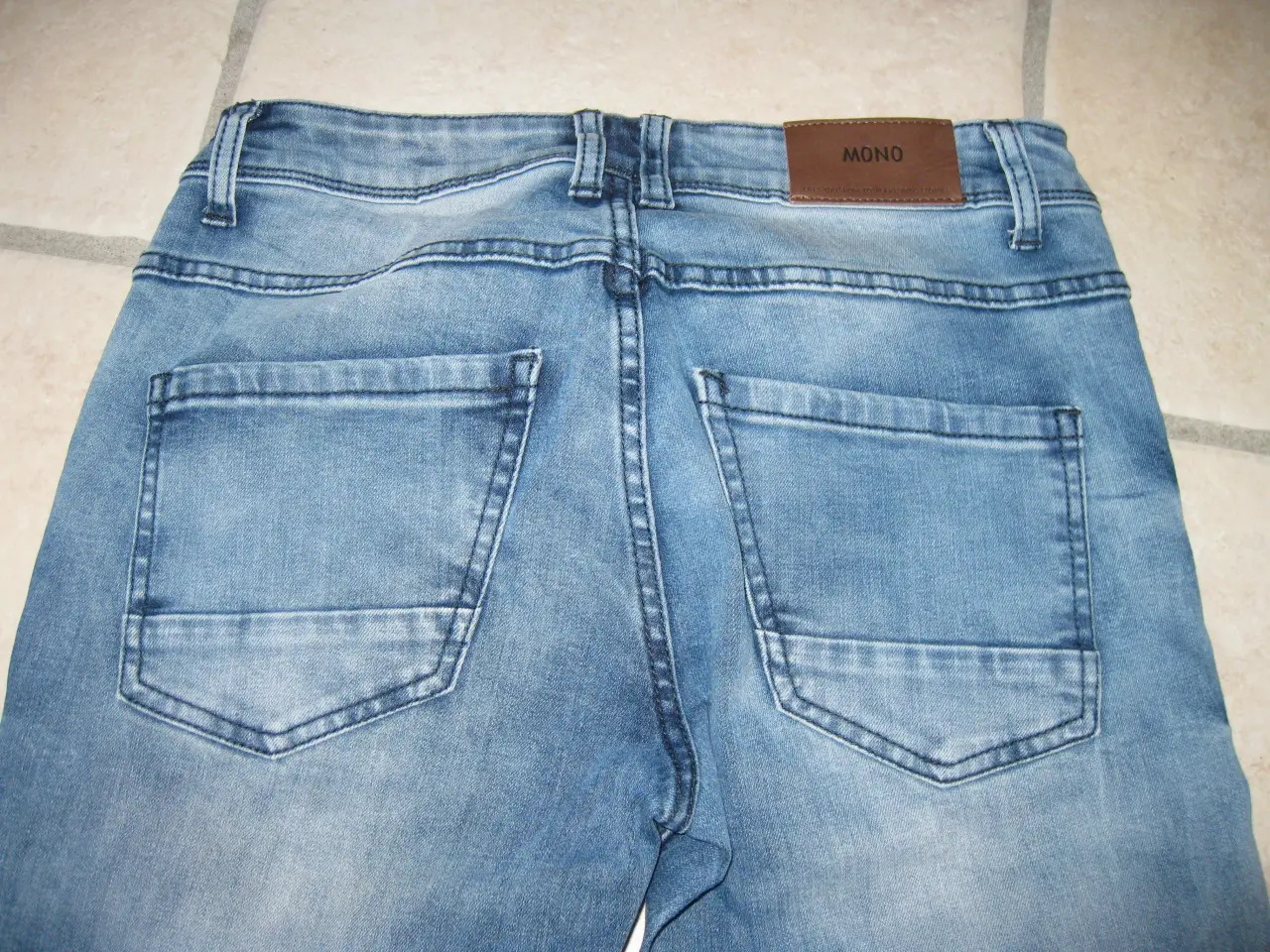 Billede 4 - Mono drengejeans str. 14