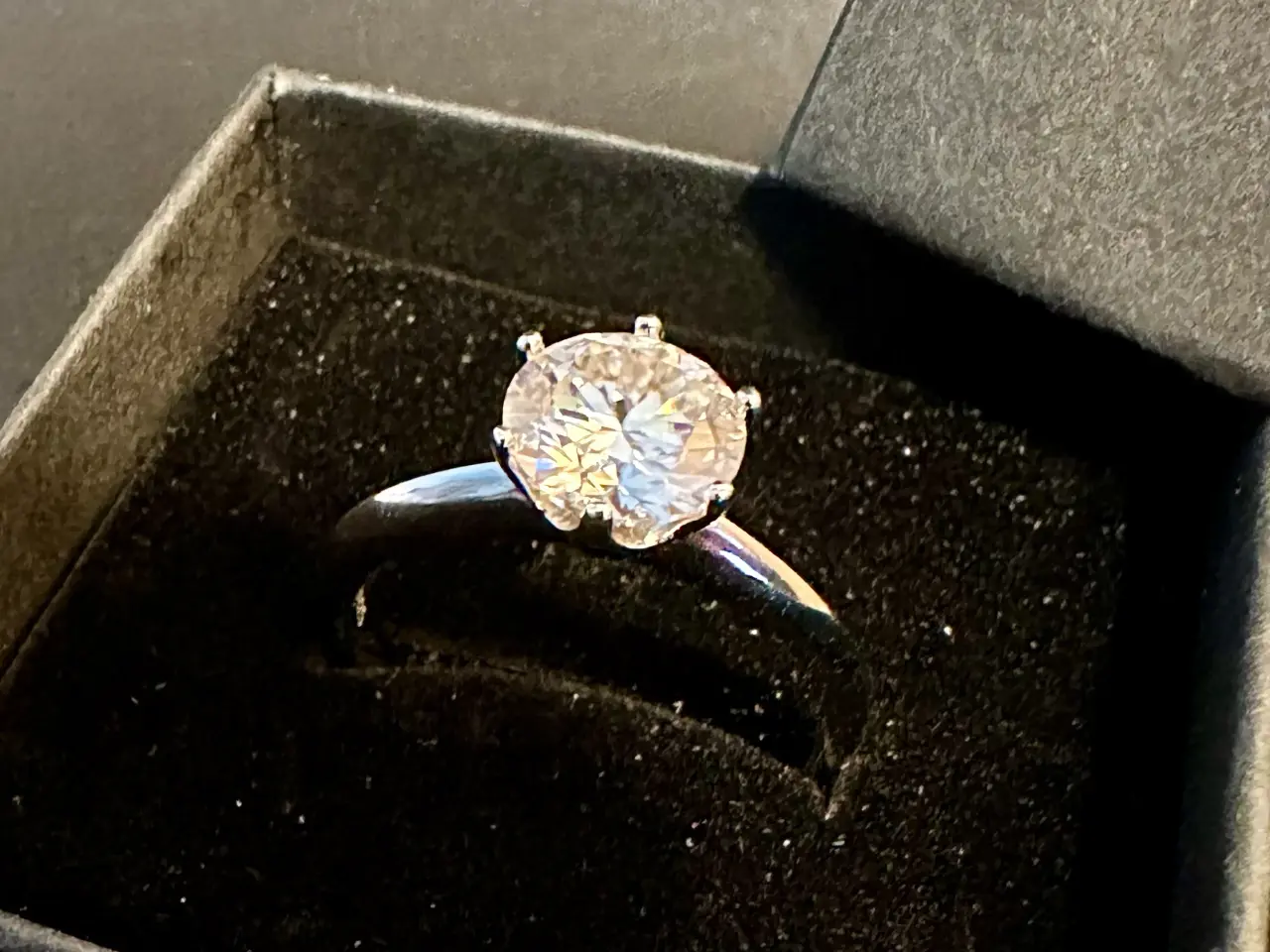 Billede 6 - Ny sølvring med 2 karat moissanite med certifikat.