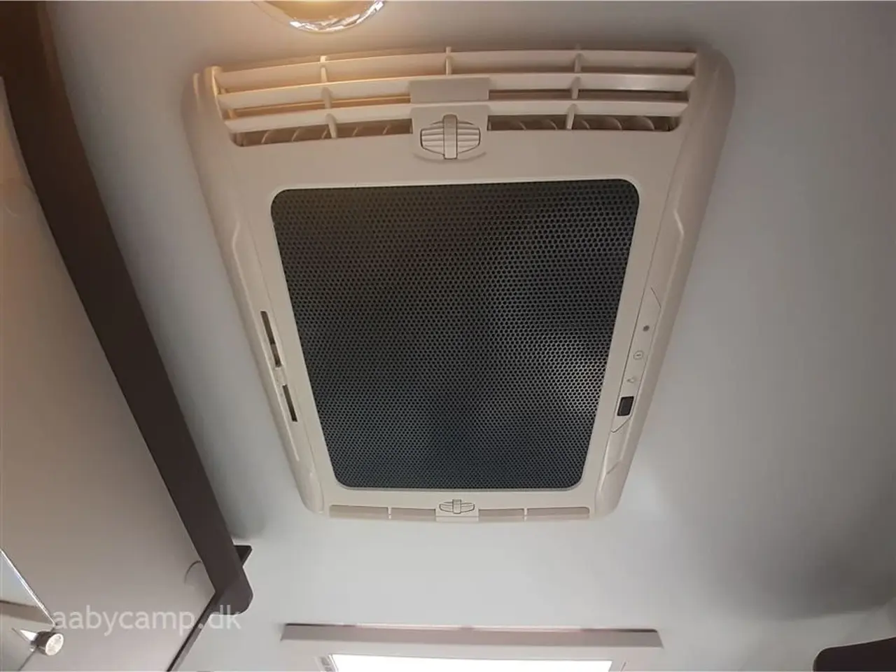 Billede 22 - 2020 - Benimar Sport 340 UP Solceller. Batteri. Markise. Cykelstativ. 5 Selepladser. Aircondition i Bo-del.