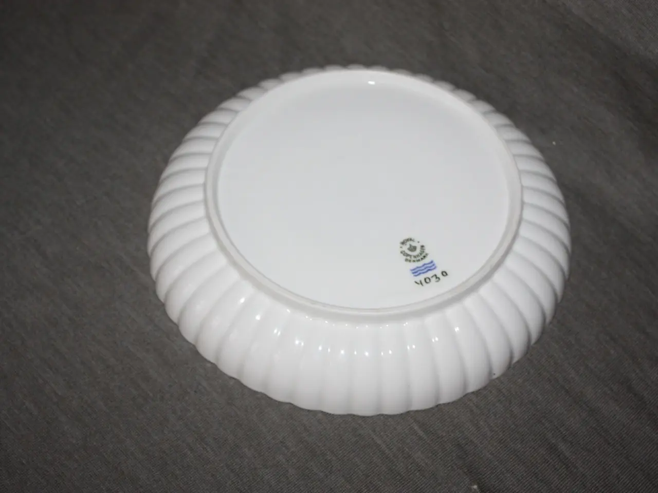 Billede 4 - Royal Copenhagen skål / fad 4030