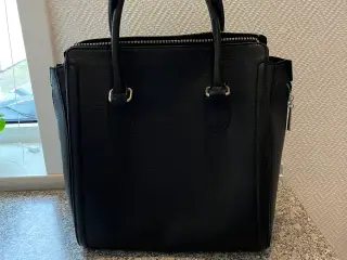 Fin stor taske ny ny pris 399,95 nu 250 kt