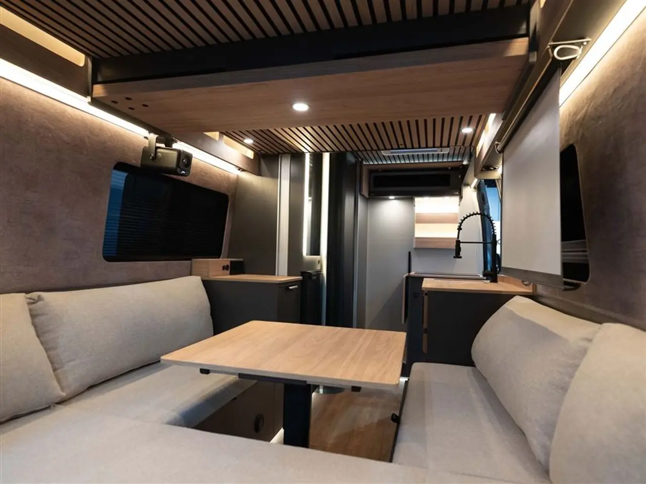Billede 19 - 2027 - Nomade Nation Space S STEALTH VAN MED LOUNGE I SKANDINAVISK DESIGN