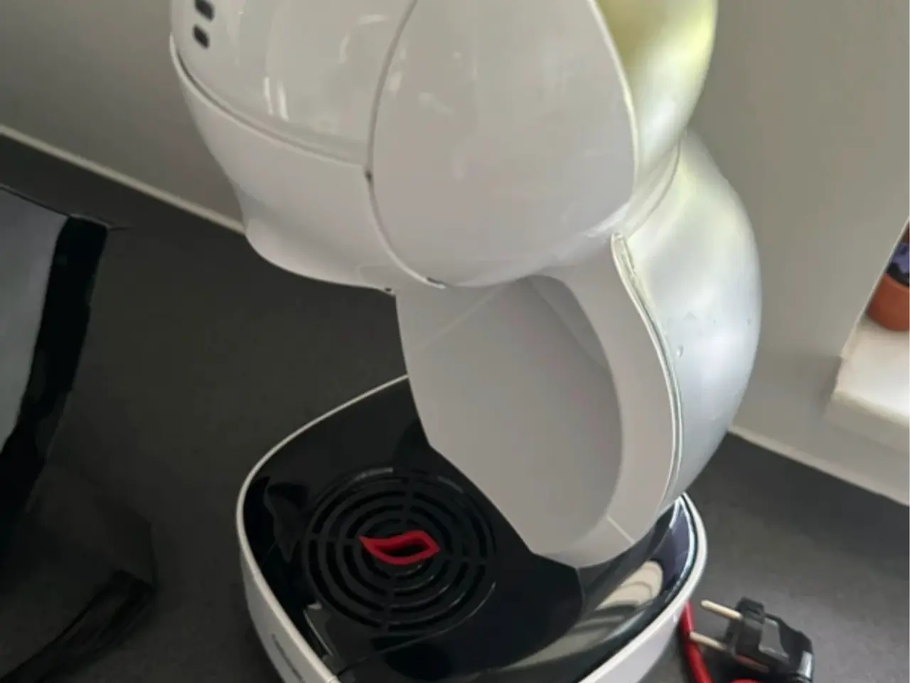 Billede 1 - Nescafé Dolce Gusto kaffemaskine fra De'Longhi,