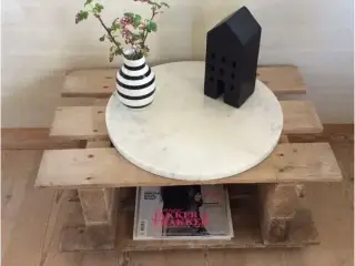 Lille pallebord på hjul