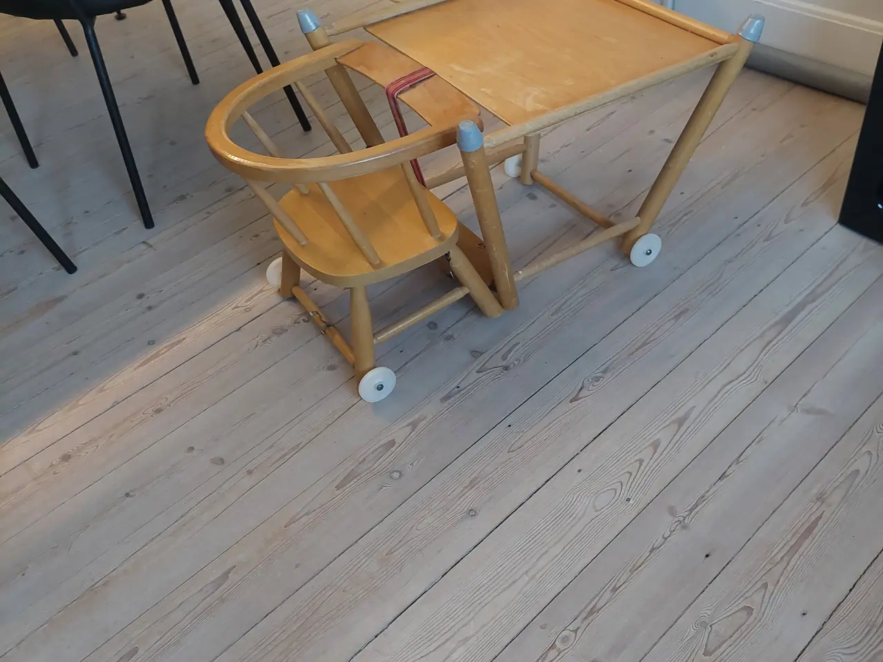 Billede 5 - Højstol / børnebord / stol 300,-