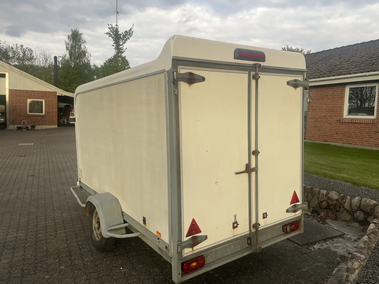 Billede 3 - Airdynamisk lukket trailer