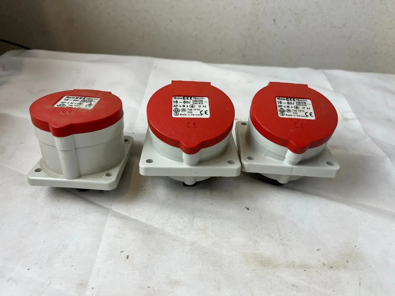 Billede 3 - Bals 1212 IEC 16A 3P+N+E 6h IP44 Panel Socket 3x