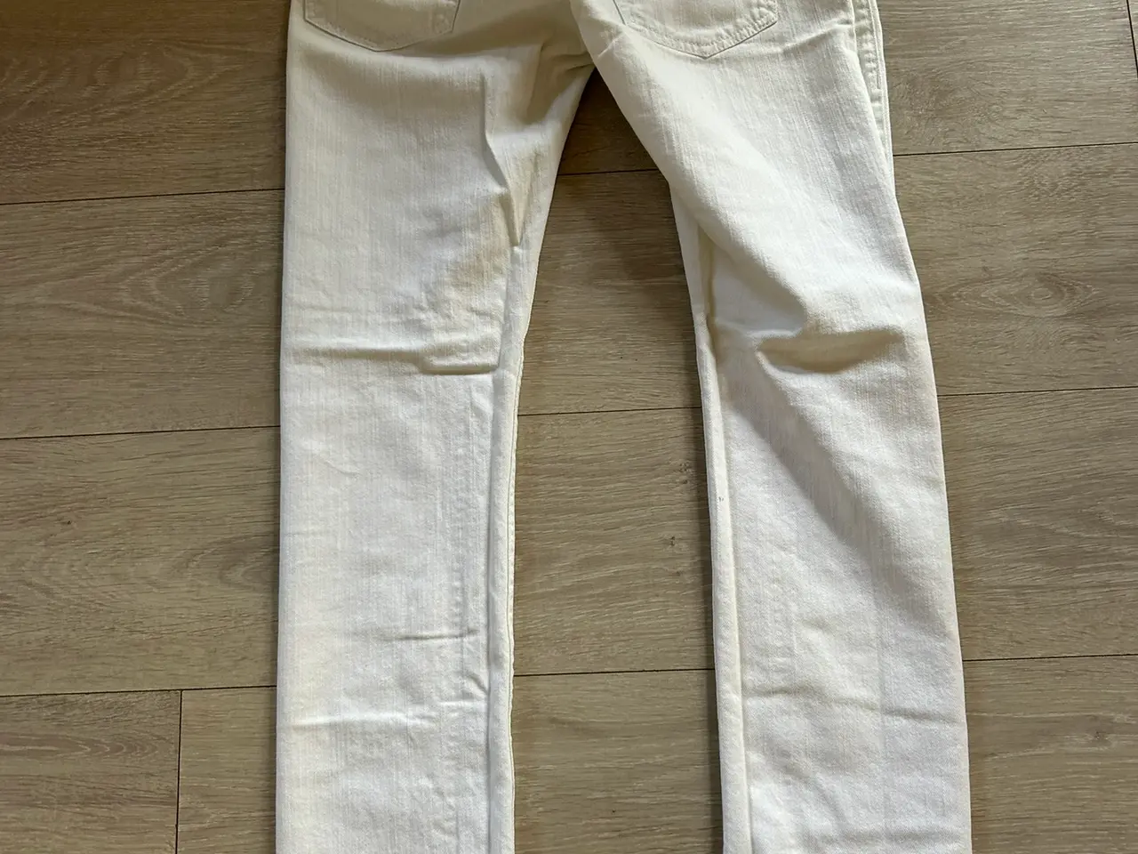 Billede 3 - H&M Divided Slim Fit jeans – Str. 30 – Hvide