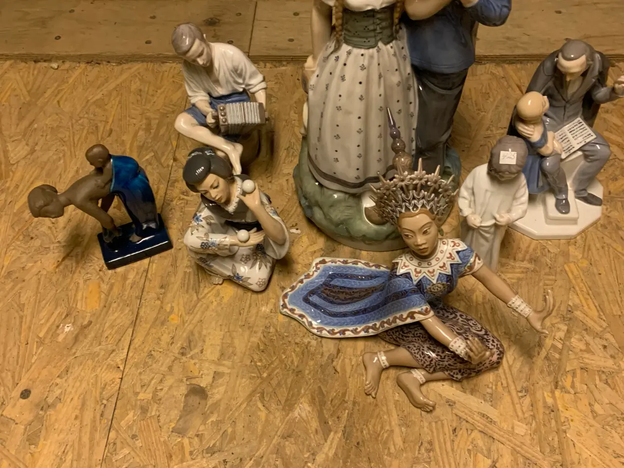 Billede 1 - Kongelige figurer købes