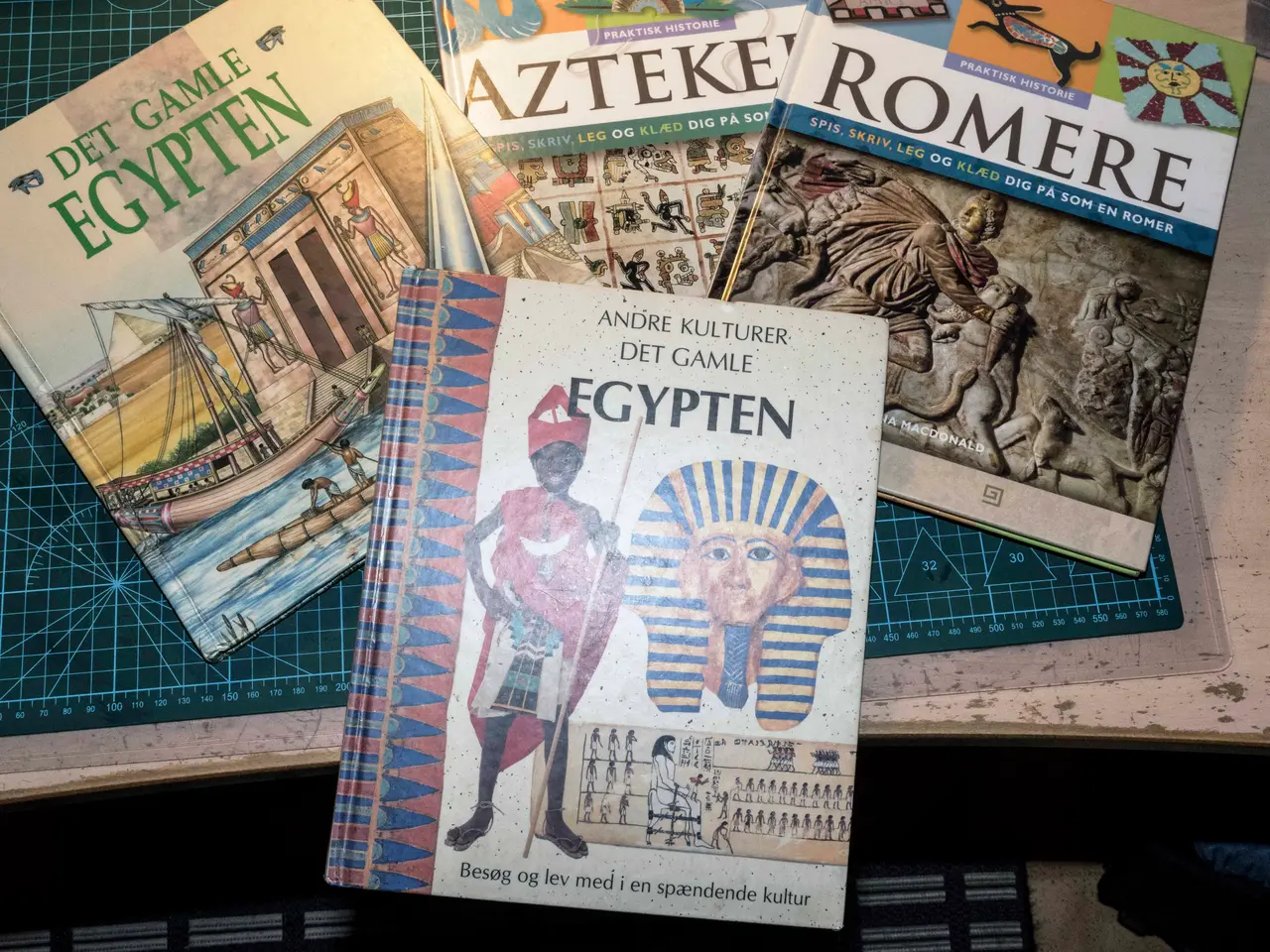 Billede 1 - Bøger - Lær historie om Romerne-Aztekerne m.m.