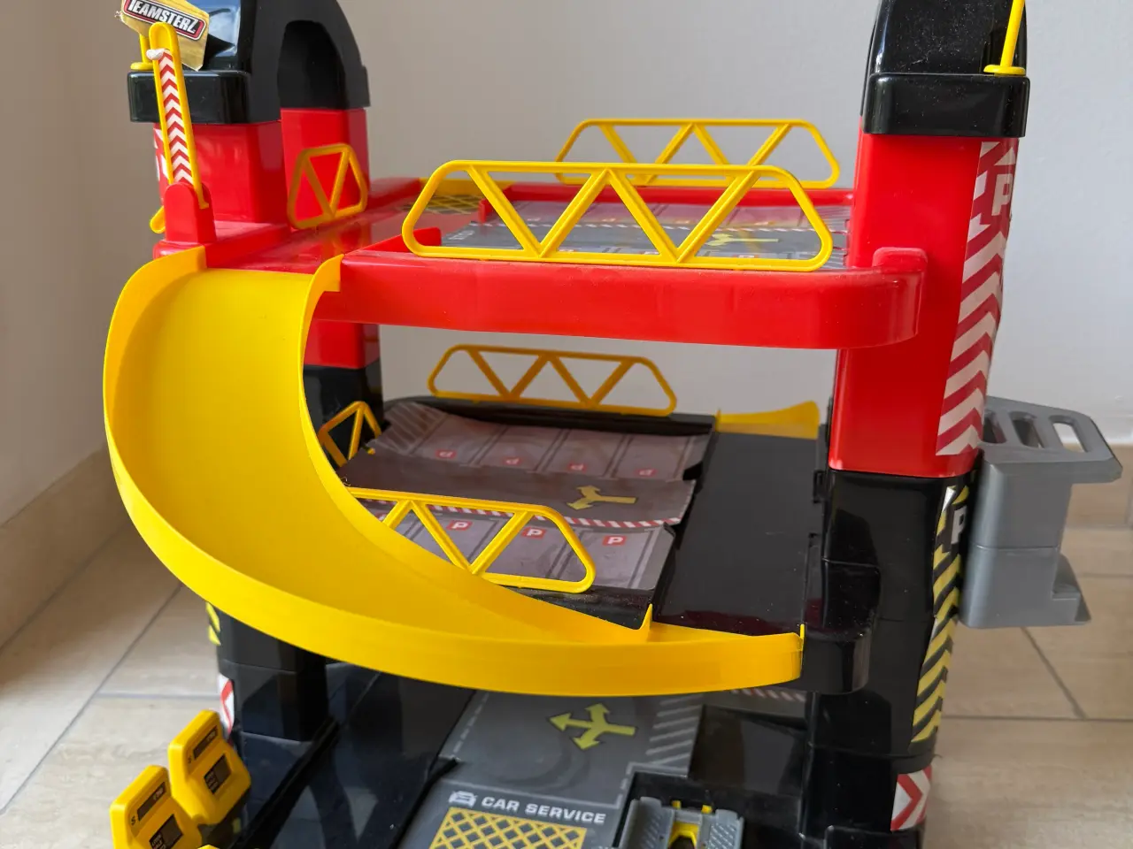 Billede 6 - Garage/Parkeringshus 3 etager, tilbehør og 4 biler