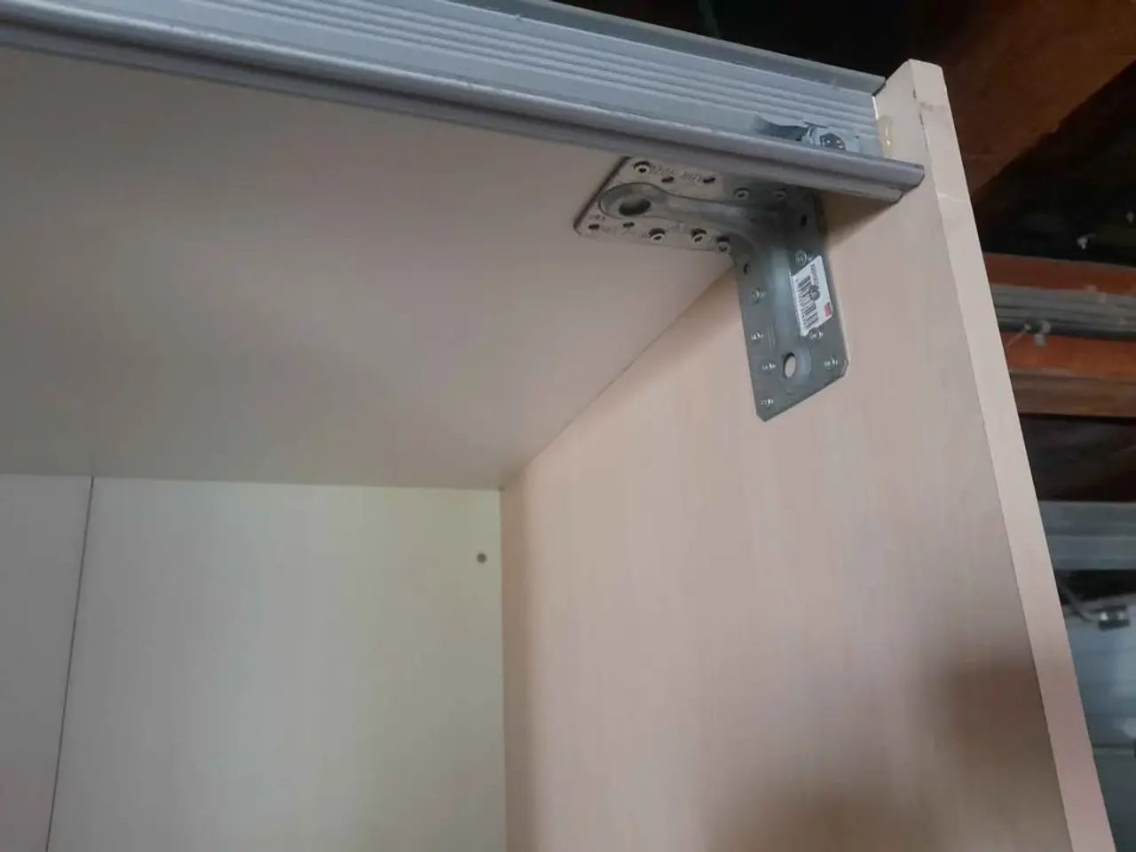 Billede 4 - Stor klædeskab med skydelåger