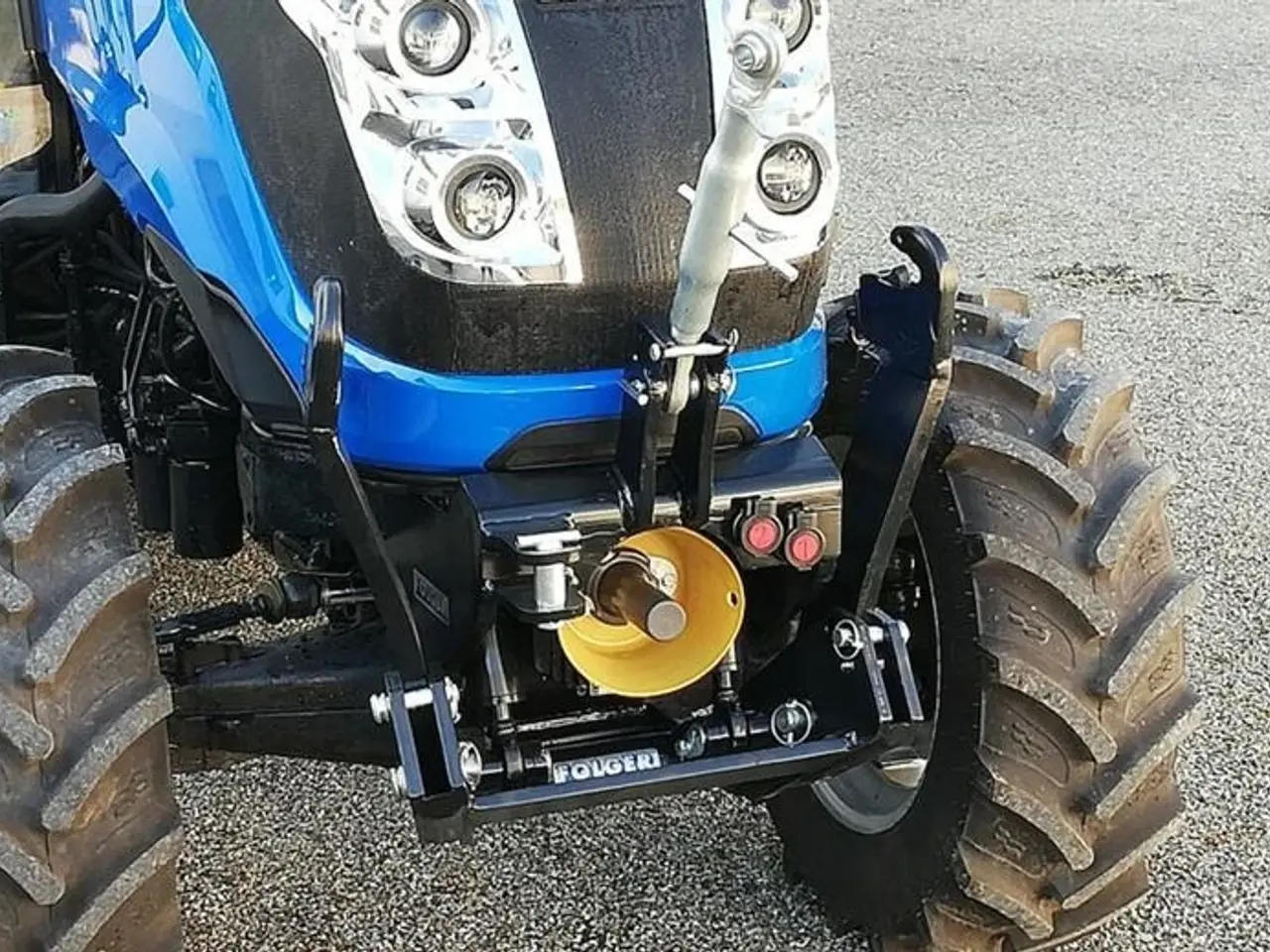 Billede 2 - - - - Folger 1800kg frontlift og Folger front PTO med 1000omd