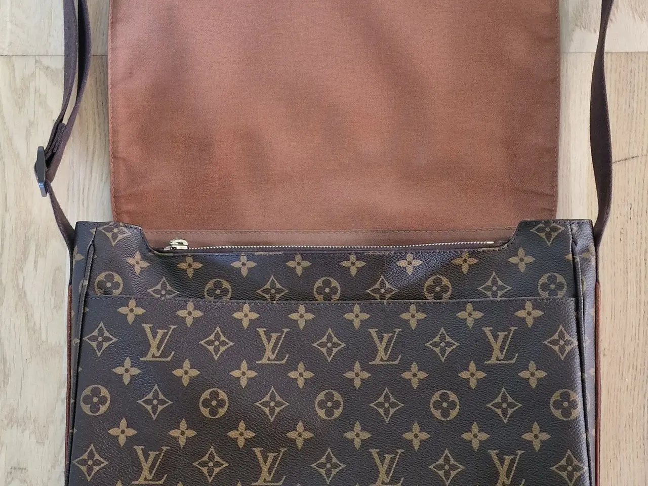 Billede 5 - Louis Vuitton Messenger GM "Beaubourg"