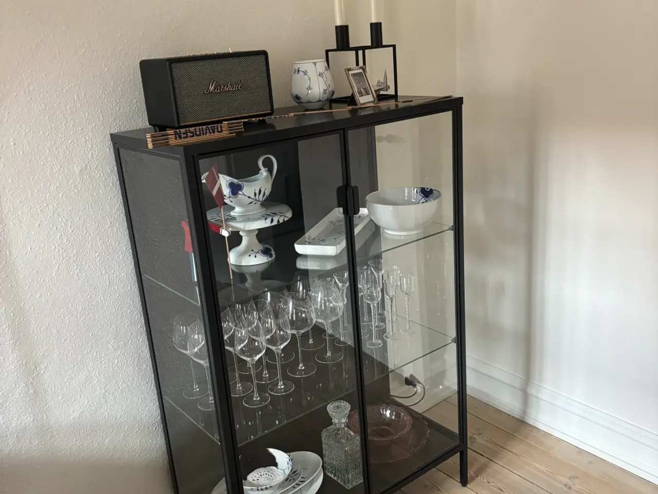 Billede 1 - Vitrine skab fra Ikea