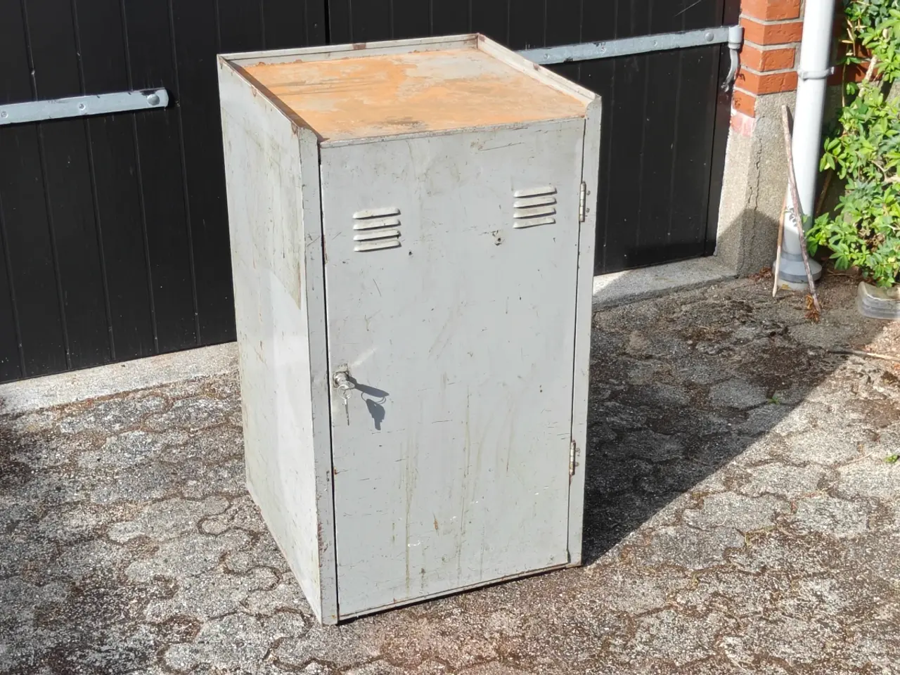 Billede 1 - Værktøjsskab. Værktøjs skab