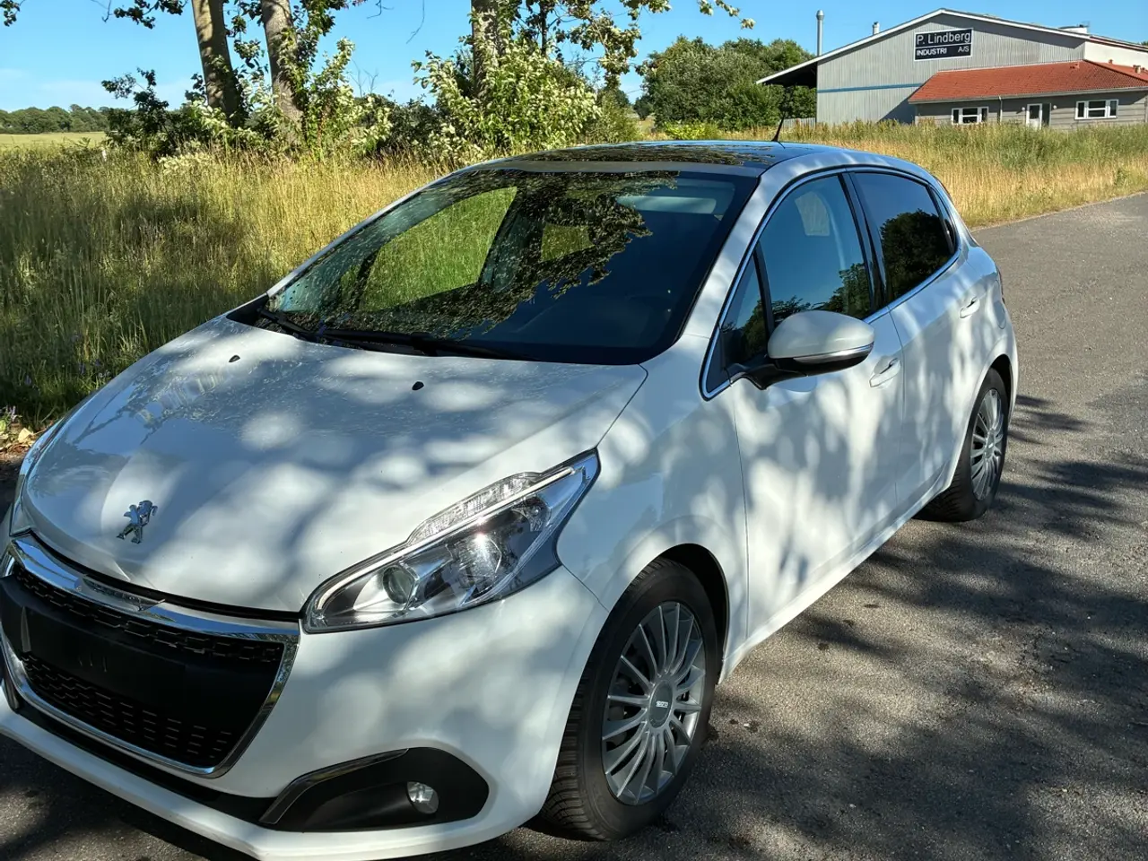 Billede 4 - Super flot og velholdt Peugeot 208