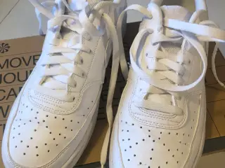 Nike court vision str 41