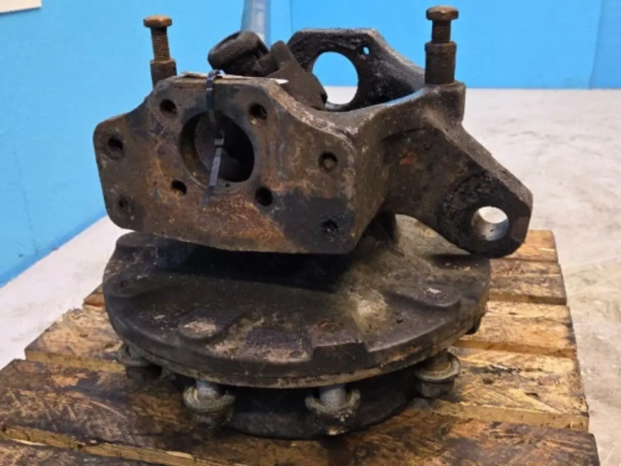 Billede 11 - New Holland LB115B Hjulnav R. 85821290