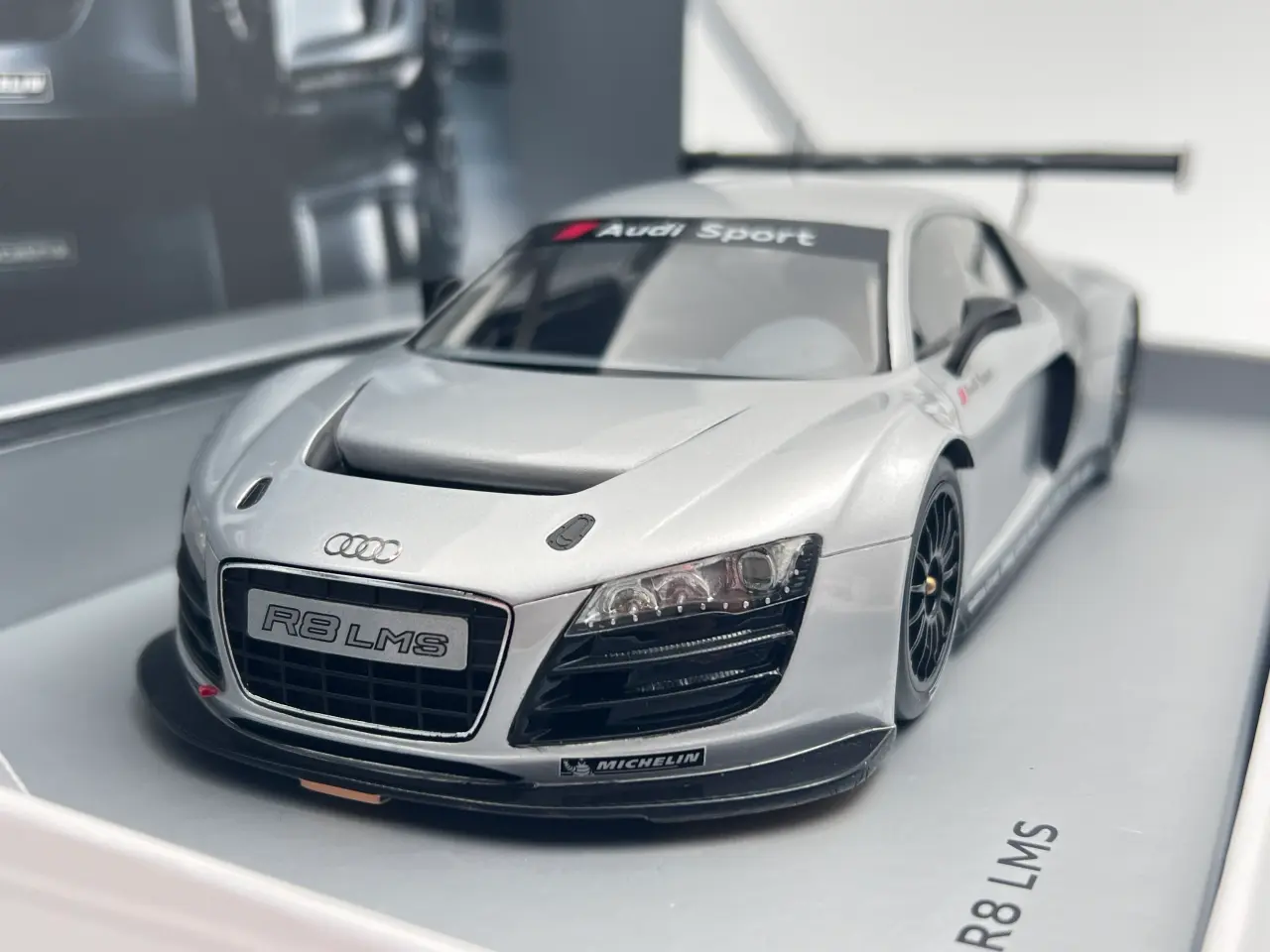 Billede 7 - 2009 Audi R8 LMS GT3 Presentation 1:18