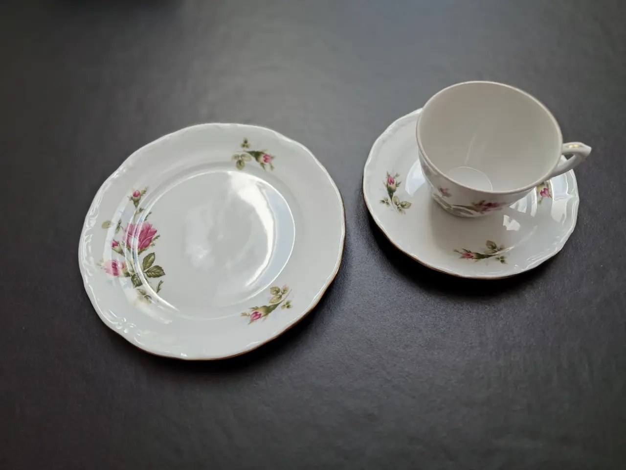 Billede 1 - Kaffestel med roser og guldkant