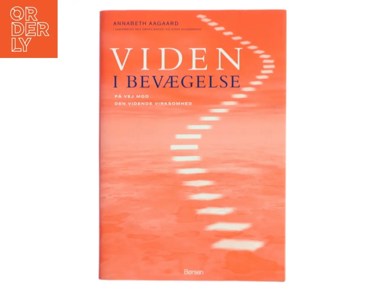 Billede 1 - Viden i bevægelse : på vej mod den vidende virksomhed af Annabeth Aagaard (Bog)