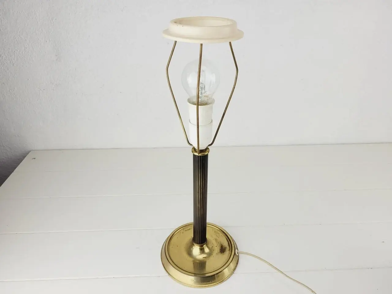Billede 4 - ⭐️ Elegant bordlampe i messing i en fortryllende E