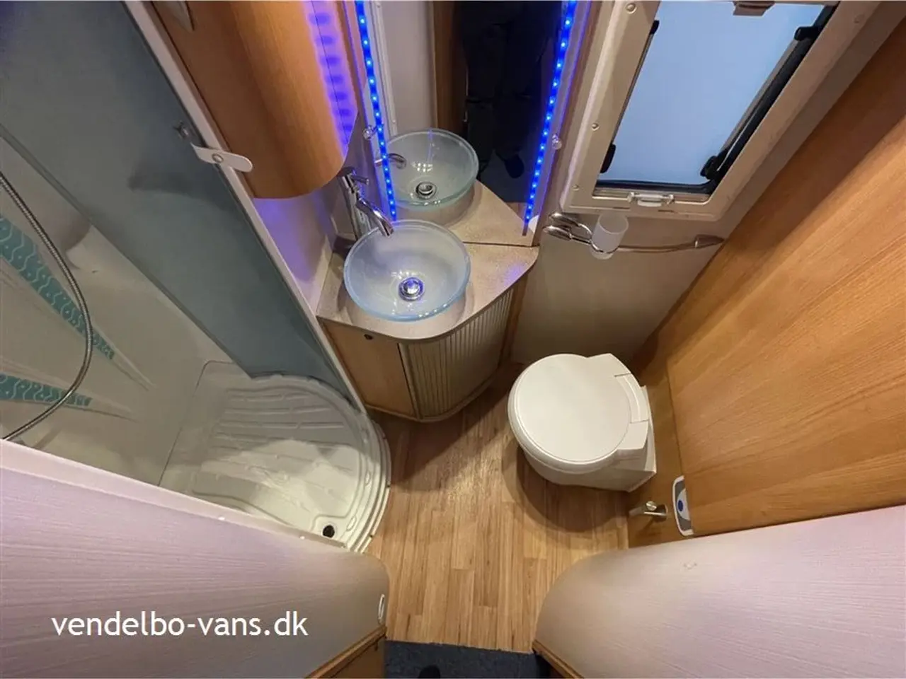 Billede 9 - 2008 - Chausson Allegro 96 Enkelsenge i lav (sidde) højde og toilet og bad i bagenden