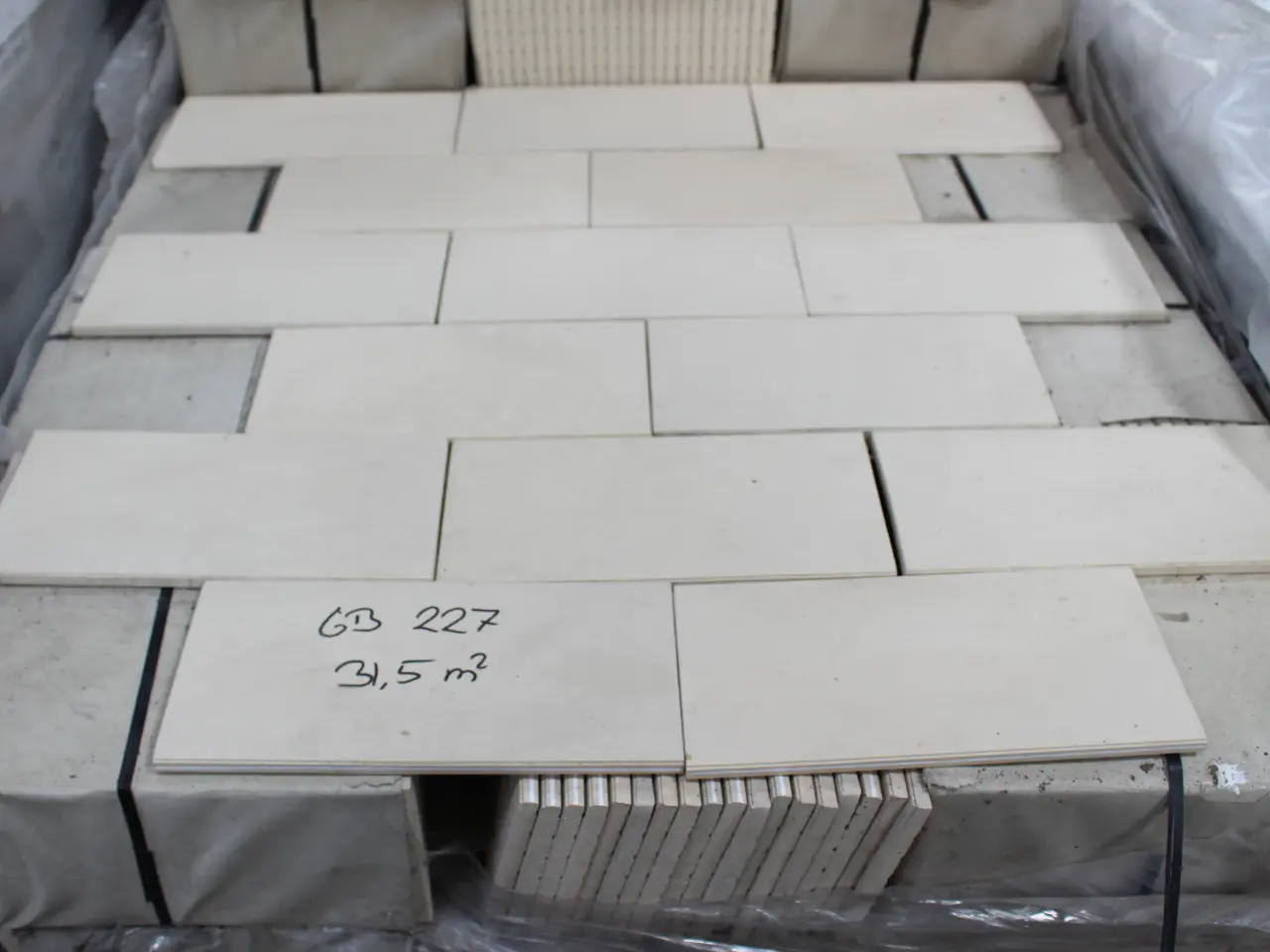 Billede 4 - Kraftige hvid mat klinke 12x24 55 m2 KUN 4675,-
