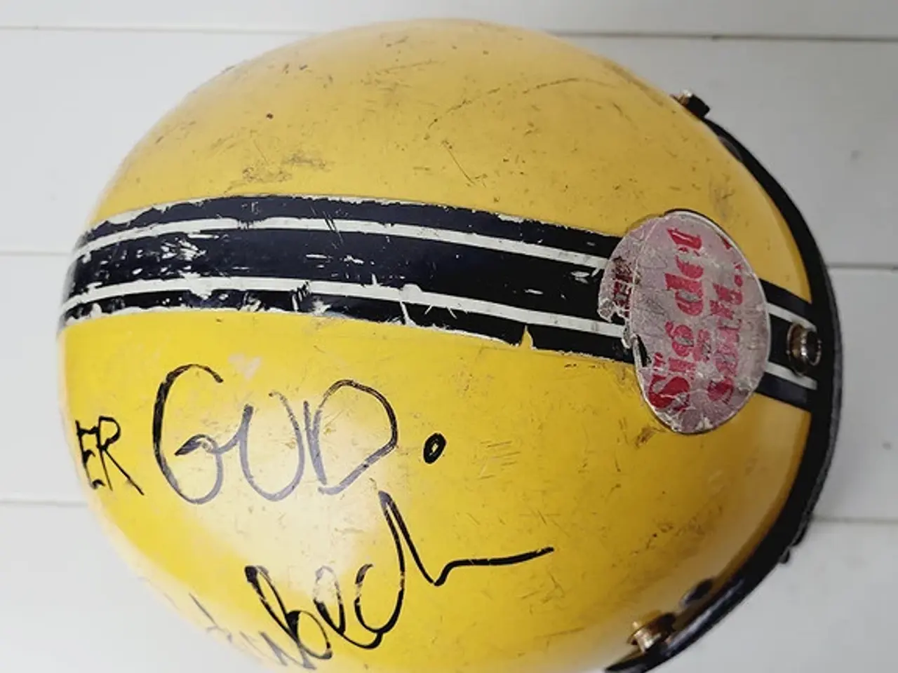Billede 2 - ⭐️- Gul Styrthjelm med Autograf Unik Samlerobjekt