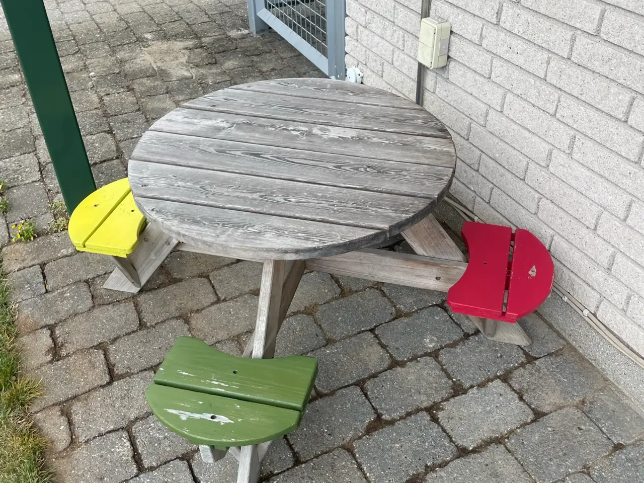 Billede 1 - Rundt bord/bænk til små børn 