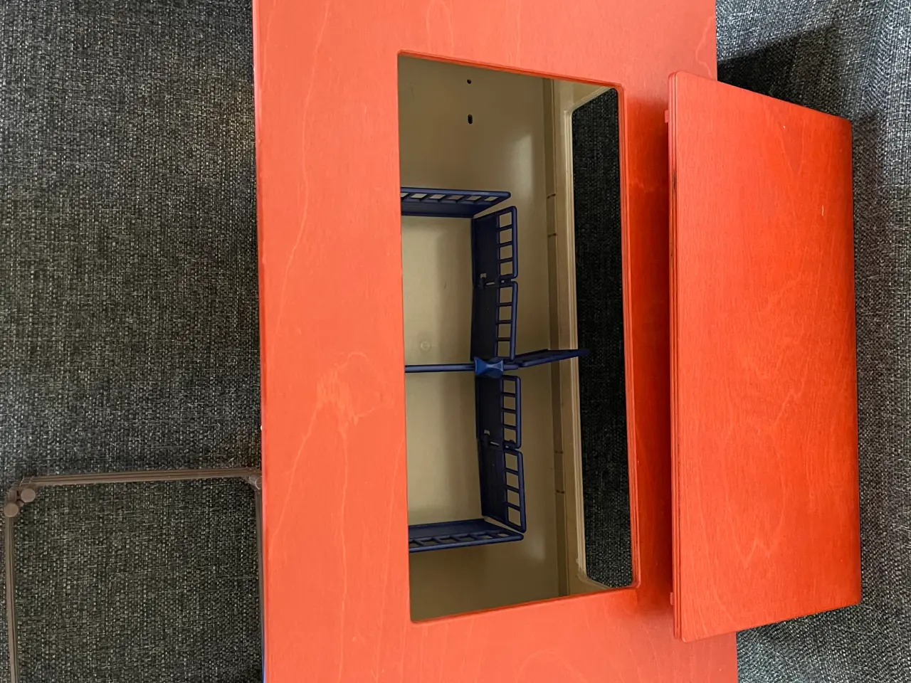 Billede 8 - Fin Schleich Hestestald I træ m. fold