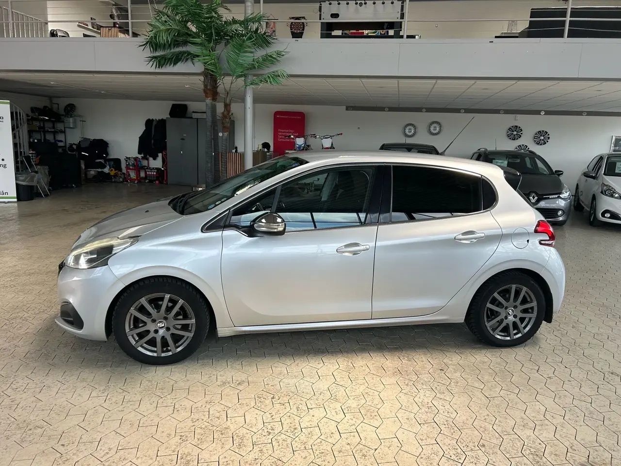Billede 4 - Peugeot 208 1,6 BlueHDi Allure 100HK 5d