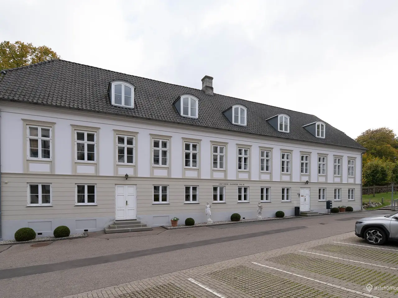 Billede 1 - Kontorejendom i historiske omgivelser på Strandvejen