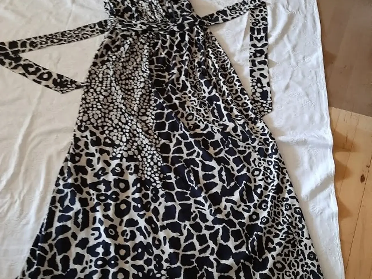 Billede 1 - Maxi, f. Ronnie Nicole-Leopard med halter neck /44
