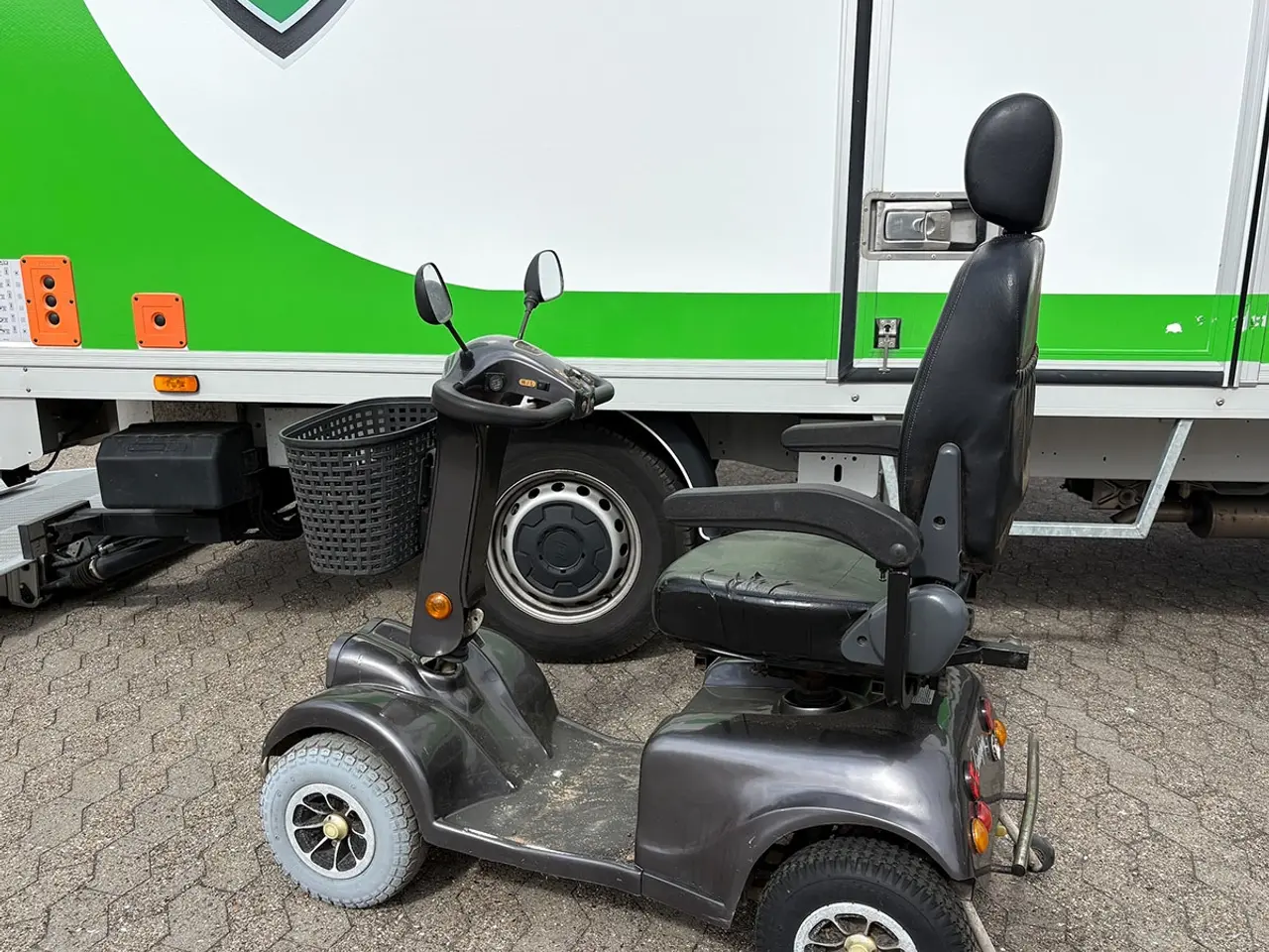 Billede 2 - LM-350 grå