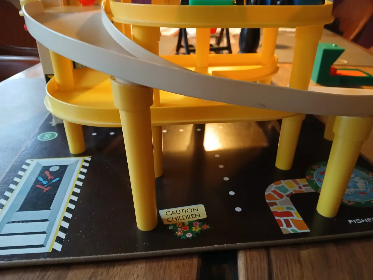 Billede 2 - Fisher Price Garage anlæg