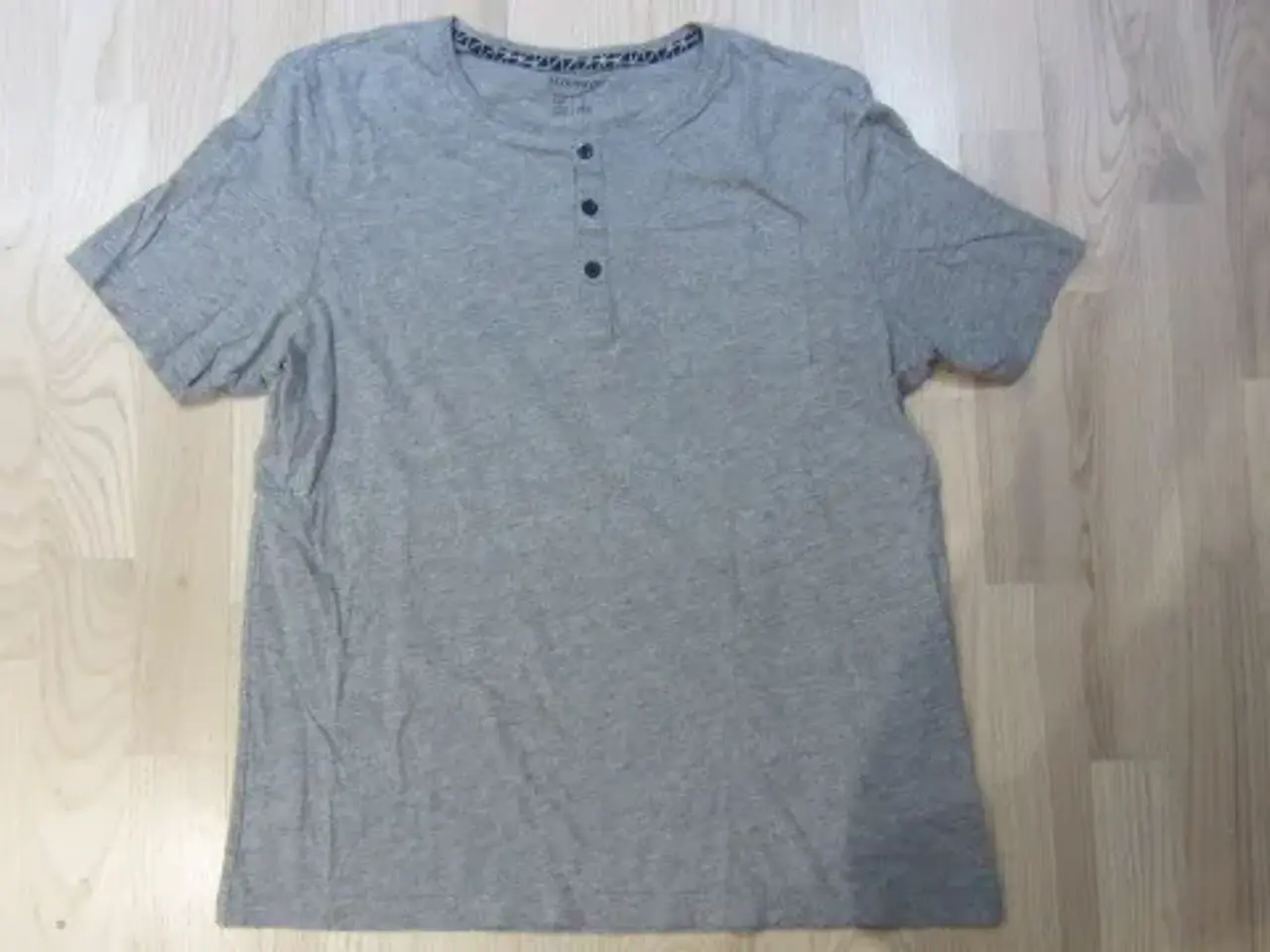 Billede 1 - Str. M, grå t-shirt