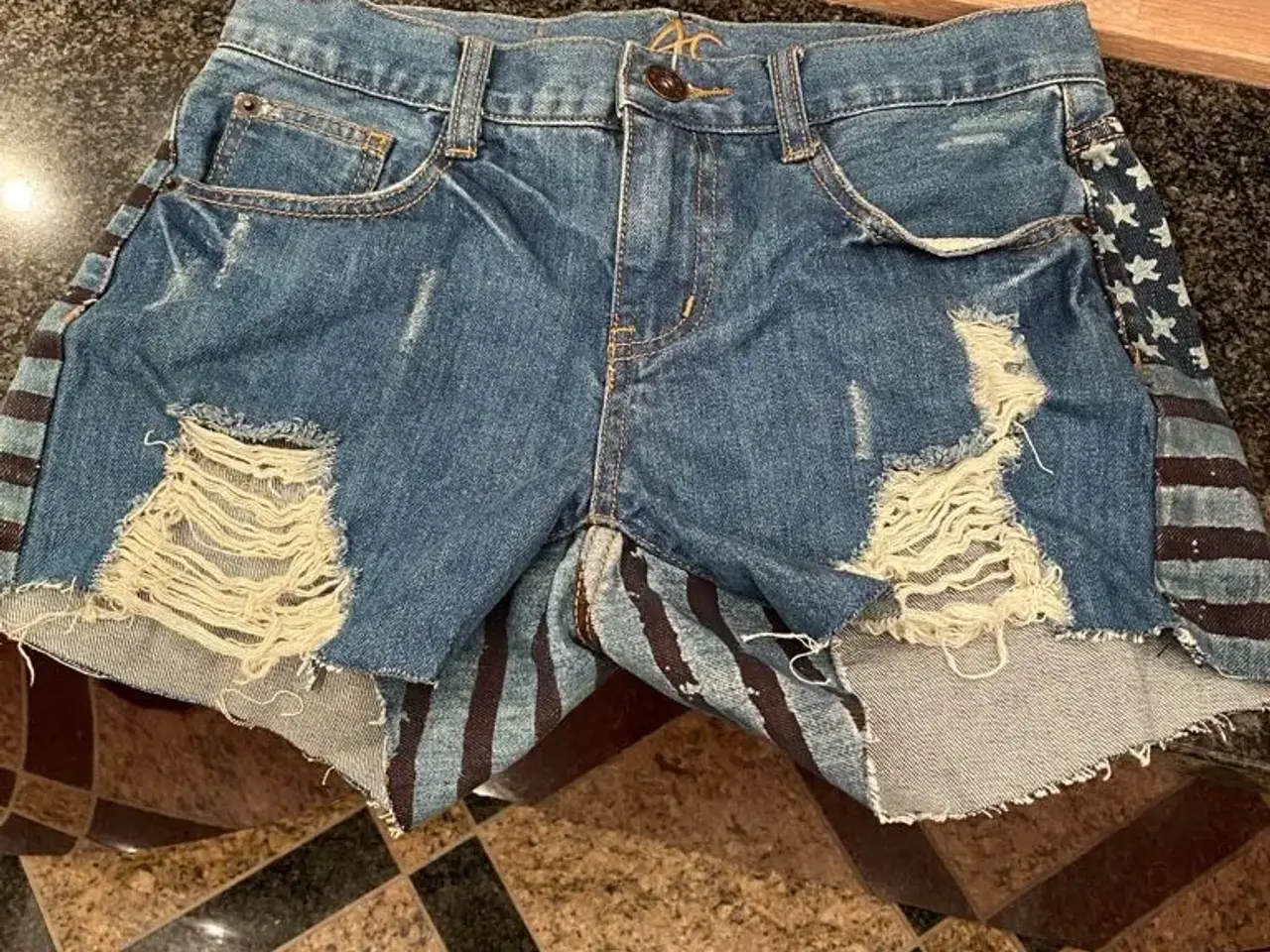 Billede 5 - AC denim shorts med trevler str m
