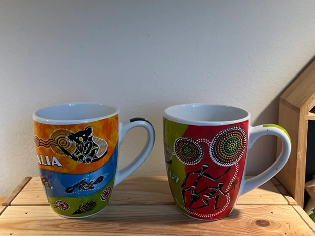 Billede 5 - 2 australske krus med aboriginermotiver og koala
