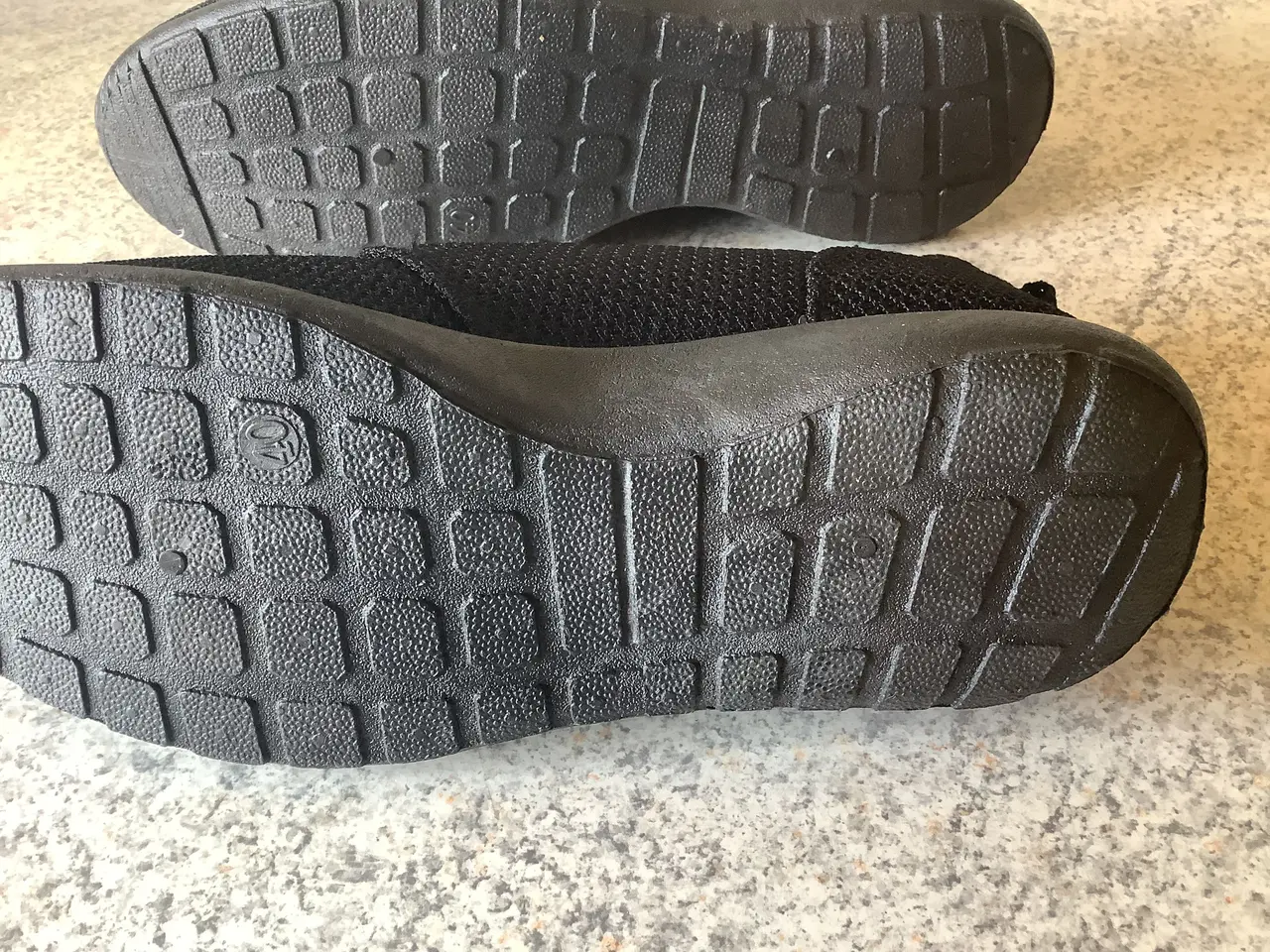 Billede 4 - Helt nye sneakers str. 40. Sålens længde 25,5 cm.