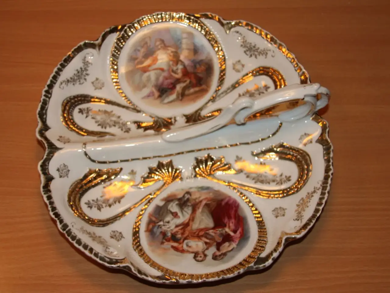 Billede 1 - Flot stor fad i porcelæn Dia. 30 cm