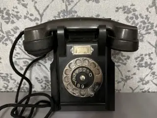 Smuk retro vægtelefon i sort bakelit